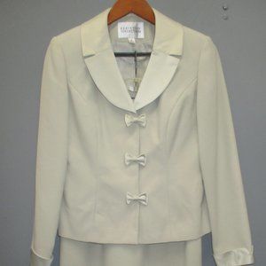 Executive Collection Women's 2 Piece Suit Size 8 Ivory Two Piece Set